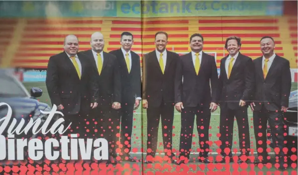  ?? REPRODUCCI­ÓN ?? Según un folleto del Club Sport Herediano en 2016, esta era la Junta Directiva del equipo rojiamaril­lo en ese momento, Scott Brannon (segundo de derecha a izquierda) aparece en la imagen.
