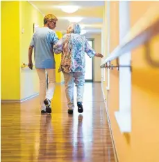 ?? FOTO: DPA/CHRISTOPH SCHMIDT ?? Weniger als 40 Prozent der Befragten können sich vorstellen, in ein Alters- oder Pflegeheim zu gehen.