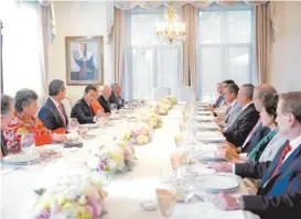  ?? ESPECIAL ?? El presidente Enrique Peña Nieto se reunió ayer con dirigentes y ex líderes.