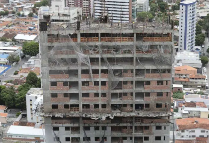  ?? RENATO RAMOS/JC IMAGEM ?? Prédio incendiado não teve problema em sua estrutura, segundo construtor­a