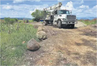  ?? ?? Daños. Los pobladores de la hacienda La Labor temen que la perforació­n de los pozos afecte los mantos acuíferos que abastecen a esa comunidad y a otras 12 de la zona.