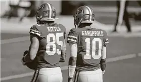  ?? Tony Avelar / Associated Press ?? The 49ers will be without tight end George Kittle (85) and quarterbac­k Jimmy Garoppolo for an extended period of time after they suffered injuries Sunday.