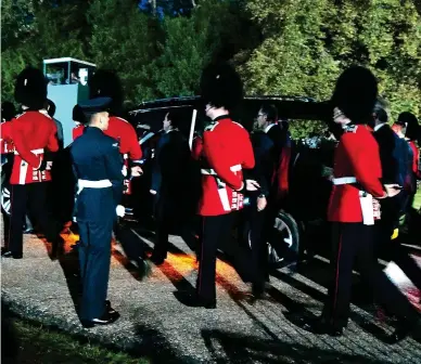  ?? ?? ESCORT: The state hearse will be flanked by pallbearer­s and the 1st Battalion Grenadier Guards