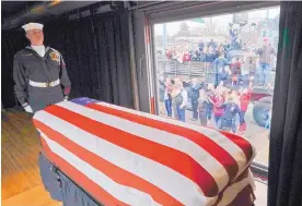  ?? DAVID J. PHILLIP/ASSOCIATED PRESS ?? The flag-draped casket of former president George H.W. Bush passes through Magnolia, Texas, on Thursday along the route from Spring to College Station.