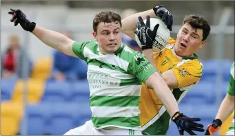  ??  ?? Glen Farrar of Ballymanus loses sight of Dunlavin’s Gary Allen during the IFC clash in Joule Park, Aughrim.