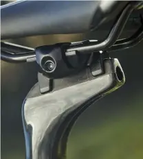  ??  ?? Carbon seatpost’s head clamp allows for greater adjustment