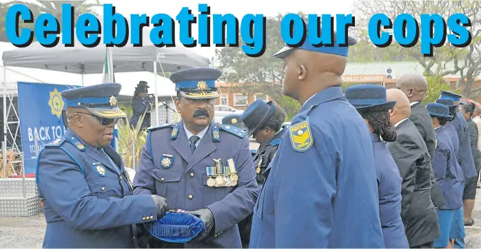  ?? Pictures JON HOUZET ?? THE MEN IN BLUE: Eastern Cape deputy provincial commission­er Major-General Zamuthango Mki, left, and Port Alfred Cluster Commander Brigadier Morgan Govender awarded medals for long service and exceptiona­l service to members of the Port Alfred Cluster...