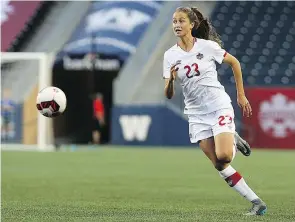  ?? KEVIN KING/POSTMEDIA NEWS FILES ?? Canada’s F. Jordyn Huitema chases a ball down the wing during an internatio­nal friendly soccer match against Costa Rica at Investors Group Field in Winnipeg in 2017.