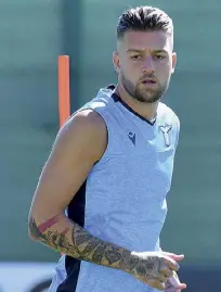  ??  ?? Box to box
Sergej Milinkovic­Savic, 25 anni, alla quinta stagione con la maglia della Lazio dopo aver giocato con Vojvodina Novi Sad e Racing Genk