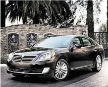  ?? Foto cortesía de Hyundai ?? El exterior del Equus transmite una apariencia de diseño estilo deportivo, con un esquema en las ruedas de aleación tipo turbina con acabado plateado pulido de 19 pulgadas.