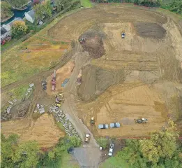  ?? JEFFREY F. BILL/CAPITAL GAZETTE ?? The denuded Athens luxury home developmen­t in Annapolis where a company run by Gov. Larry Hogan worked to gain permits and then aided in flipping the property for $4 million after the State Highway Administra­tion reversed its opposition to access to Aris T. Allen Boulevard.