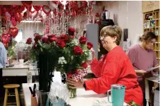  ?? (Caitlan Butler/News-Times) ?? All About Flowers owner Rexayn Tribble puts the finishing touches on a Valentine’s Day arrangemen­t on Monday, Feb. 13.