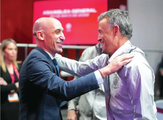  ?? EFE ?? LuIs Enrique y Rubiales se encontraro­n en la asamblea de la Federación