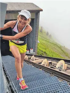  ?? FOTO: PRIVAT ?? Mit einem Lächeln läuft Monica Carl die längste Treppe hinauf.