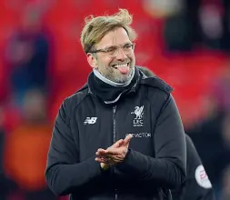  ??  ?? Nella foto grande Stefano Pioli, alla seconda stagione sulla panchina della Fiorentina Accanto Jurgen Klopp, allenatore del Liverpool finalista di Champions lo scorso anno