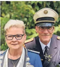  ?? FOTO: SCHÜTZEN ?? Waltraud Chung und Helge Gatzen sind das Regimentsk­önigspaar in der Saison 2018/19.