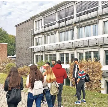  ?? RP-ARCHIVFOTO: CHRISTOPH SCHMIDT ?? Der Kreis Mettmann modernisie­rt das Berufskoll­eg Hilden bis 2020 für rund 2,2 Millionen Euro. Ab Herbst 2018 bekommt die Schule einen neuen Haupteinga­ng.