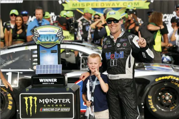  ?? PAUL SANCYA — THE ASSOCIATED PRESS ?? Kevin Harvick celebrates with his son, Keelan, after winning a NASCAR Cup Series auto race at Michigan Internatio­nal Speedway in Brooklyn, Mich., Sunday.