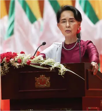  ?? PHOTO AFP ?? Dans son discours à la nation birmane, la présidente et Nobel de la Paix Aung San Suu Kyi a exhorté à mettre fin aux divisions religieuse­s entre bouddhiste­s et musulmans.