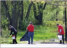  ?? PHOTO BY MICHILEA PATTERSON / FOR MEDIANEWS GROUP ?? Volunteers help pick up trash along the Schuylkill River Trail at Riverfront Park in Pottstown as part of an Earth Day event.