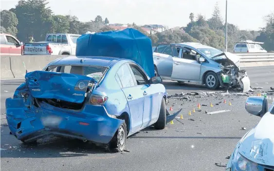  ?? Photo / VMP ?? Two of those hurt in the crash were reported to have moderate injuries, while another two had minor injuries. Traffic was delayed for two hours.