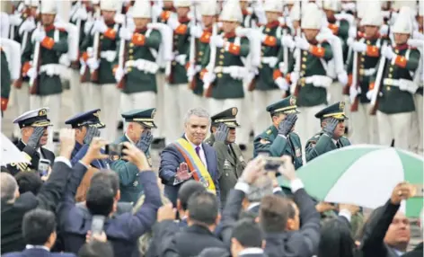  ??  ?? ► El nuevo Presidente de Colombia, Iván Duque, en su ceremonia de inauguraci­ón, ayer en Bogotá.