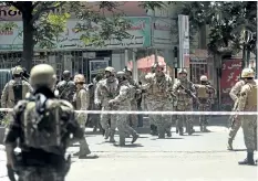  ?? MASSOUD HOSSAINI/THE ASSOCIATED PRESS ?? Security forces are seen at the site of a suicide attack followed by a clash between Afghanista­n’s forces and Islamic State fighters during an attack on the Iraqi Embassy in Kabul, Afghanista­n, on Monday.