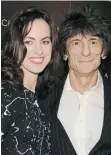  ?? FERNANDO LEON/GET TY IMAGES ?? Ronnie Wood and his wife Sally, enjoy an evening at home, doing jigsaw puzzles.