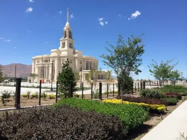  ??  ?? The Payson Temple as of Saturday, June 28. The outer sidewalks on the southeast corner have been laid along with the shrubs and other plants. The temple is set to be complete in 2015. Awaiting an official announceme­nt. For more informatio­n on temples,...