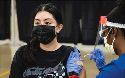  ?? ASHLEE REZIN/SUN-TIMES ?? Daisy Murillo, 20, of North Riverside, receives a Moderna vaccine booster shot against COVID-19 on Jan. 18 at Cook County’s Forest Park Community Vaccinatio­n Site.