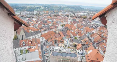  ?? FOTO: SZ-ARCHIV ?? Hohe Einnahmen durch Gewerbe- und Einkommens­steuer sowie Schlüsselz­uweisungen vom Land wegen der gestiegene­n Einwohnerz­ahl haben der Stadt Ravensburg im Jahr 2016 unverhofft finanziell­e Mehreinnah­men beschert.