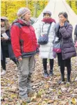  ??  ?? Sieglinde Stocker (links) schildert den Alltag im Waldkinder­garten.