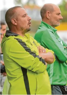  ??  ?? Stätzlings Trainer Alex Bartl muss auf zahlreiche Akteure am Sonntag verzichten. Er hofft aber, dass sein Team zu Hause Punkte gegen Gundelfing­en holt.