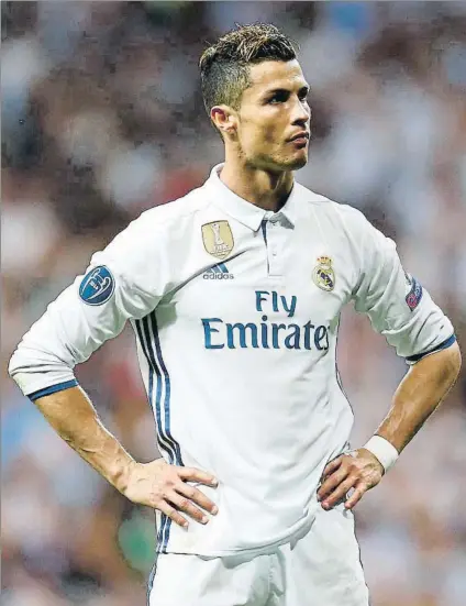  ?? FOTO: SIRVENT ?? Cristiano Ronaldo en el punto de mira Hacienda considera probado que defraudó 8 millones de euros