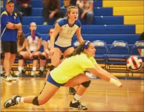  ?? PETE BANNAN — DIGITAL FIRST MEDIA ?? Downingtow­n West’s Regina Schetroma (34) returns a serve against Avon Grove Tuesday evening at Downingtow­n West.