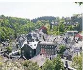  ??  ?? Unter anderem ist Monschau in der Eifel eine Station während der Tour.