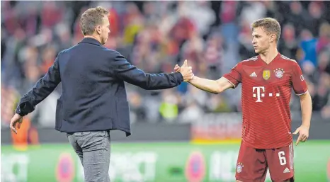  ?? FOTO: ULMER/IMAGO IMAGES ?? Der an Corona erkrankte Julian Nagelsmann (li.) betont den Wert einer Impfung, wirbt zugleich aber auch für Joshua Kimmich (re.).