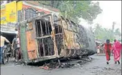  ?? SAMIR JANA/HT ?? Shops and vehicles were burnt and houses vandalised as several areas in Basirhat remained tense on Wednesday.