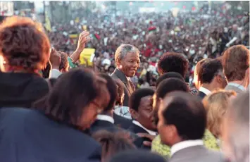  ?? (McNimee/Reuters) ?? NELSON MANDELA visits Harlem in 1990.