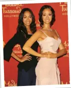  ??  ?? Zoe Saldana accanto alla statua di cera che la riproduce da Madame Tussauds a Los Angeles. A sinistra, con Chris Pratt (37) in una scena di Guardiani della Galassia Vol. 2, nei cinema dal 25 aprile.