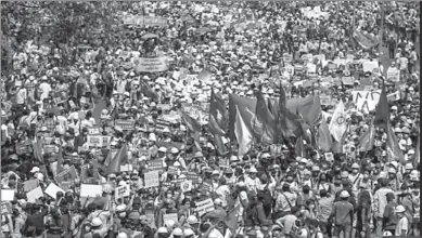  ??  ?? YANGON
Protest against the military coup in Myanmar continue.
-REUTERS