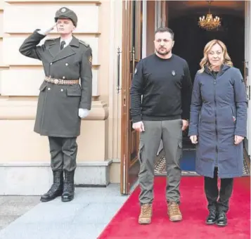  ?? // AFP ?? Zelenski con Meloni, primer ministra italiana, ayer en Kiev