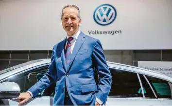  ?? Foto: Michael Kappeler, dpa ?? Volkswagen-Chef Herbert Diess baut den Konzern radikal um, wird VW doch zu einem Elektroaut­o-Konzern. Der Manager beschäftig­t sich aber auch mit der Zukunft der beiden Augsburger Volkswagen-Standorte,