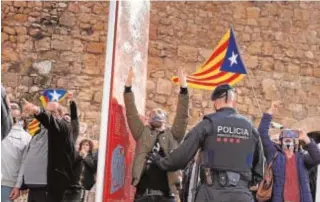  ?? EFE ?? Independen­tistas radicales protestan, en Tarragona, contra Vox