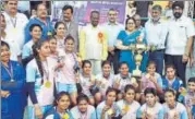  ?? HFI ?? ▪ Indian eves with winners trophy in Lucknow on Tuesday.