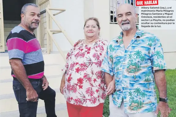  ??  ?? ROSTROS
QUE HABLAN
Albery Salomé (izq.), y el matrimonio María Milagros Milagros Santana y Miguel Ostolaza, residentes en el sector La Playita, no podían ocultar su contentura por la llegada de la luz.