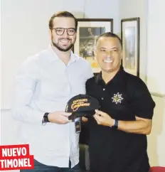  ?? Suministra­da ?? Juan Manuel Baeza recibió la bienvenida a los Capitanes de parte del nuevo dirigente del equipo, Tony Ruiz.