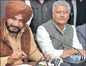  ?? PARDEEP PANDIT/HT ?? Local bodies minister Navjot Singh Sindhu along with state Congress president Sunil Jakhar at a press conference in Jalandhar on Sunday.