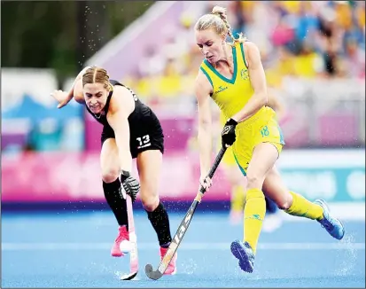  ??  ?? New Zealand’s Samantha Charlton (left), fights for the ball with Jane Claxton of Australia (right), during their women’s field hockey gold medal
match at the 2018 Gold Coast Commonweal­th Games at the Gold Coast hockey centre on the Gold Coast on April...