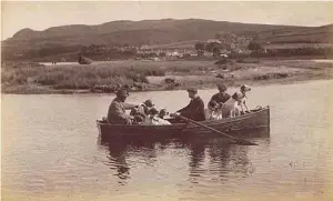  ??  ?? Right: An early picture of the Isle of Arran Pointers being transporte­d by boat for grouse shooting on the island.